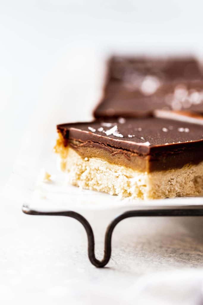 close up on the layers of millionaire shortbread