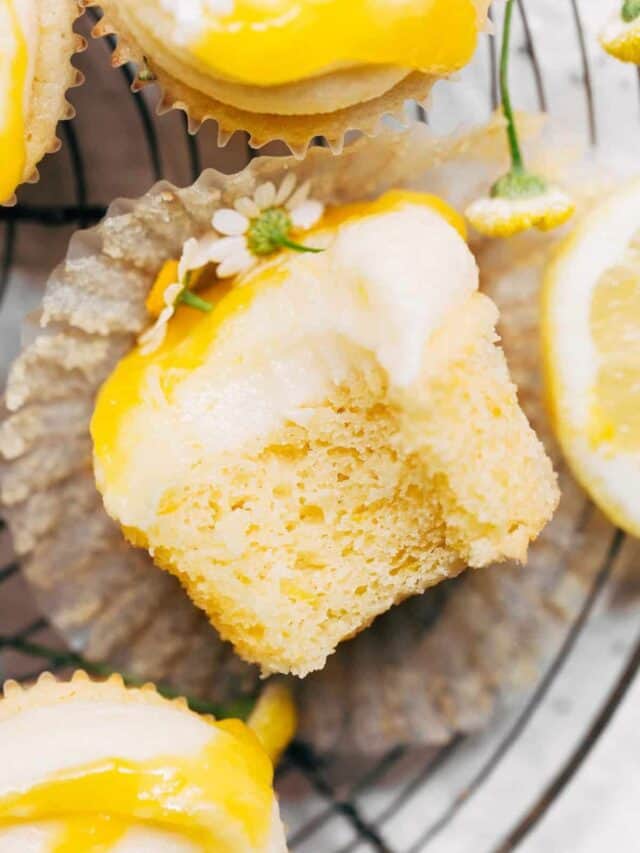 Moist Lemon Cupcakes with Lemon Curd