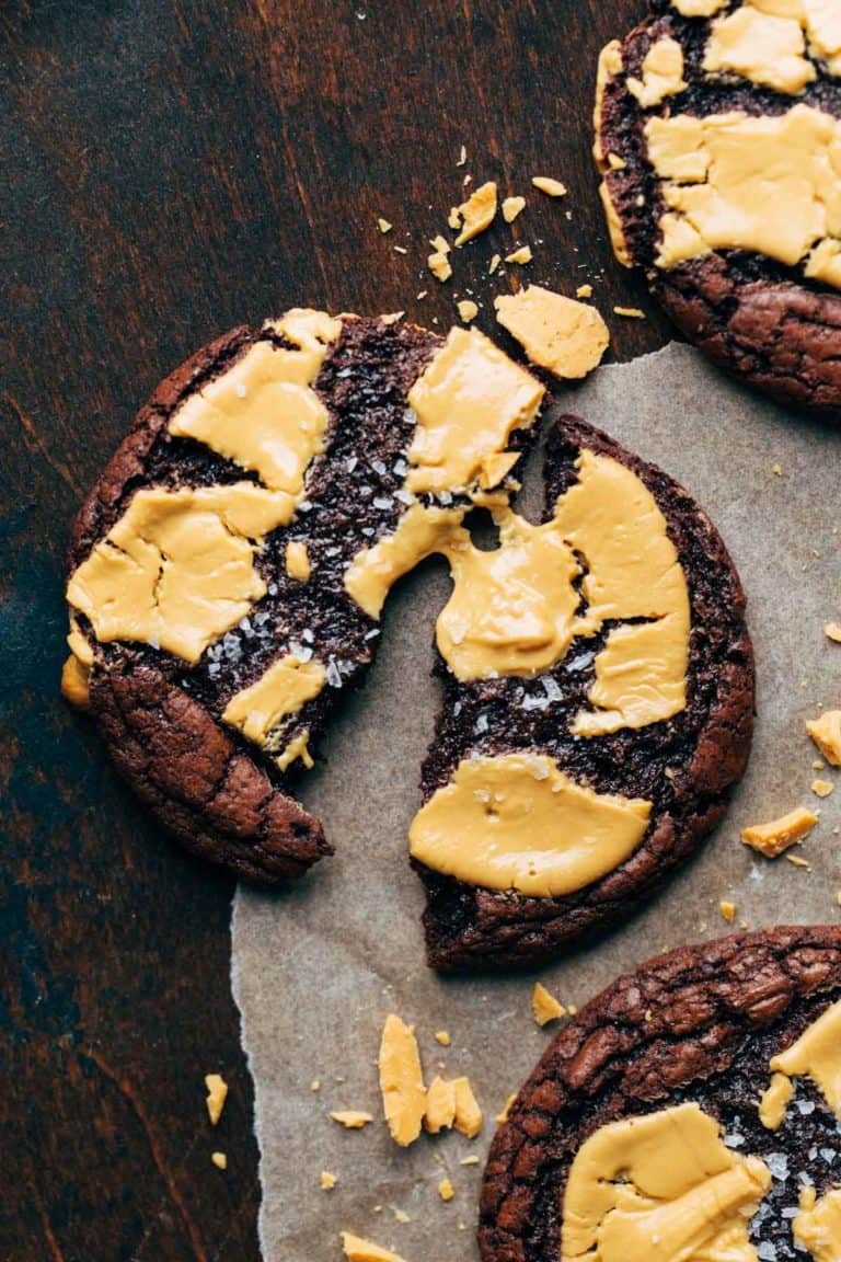 the top of a brownie cookie topped with caramelized white chocolate