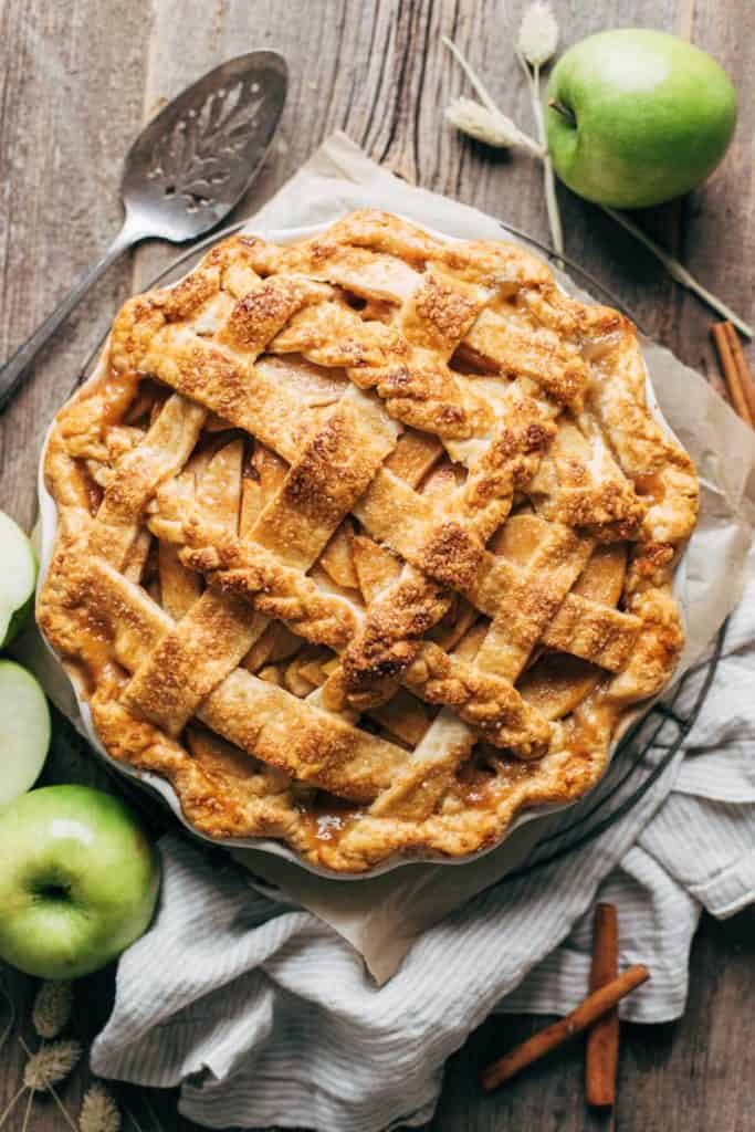 the top view of a freshly baked apple pie