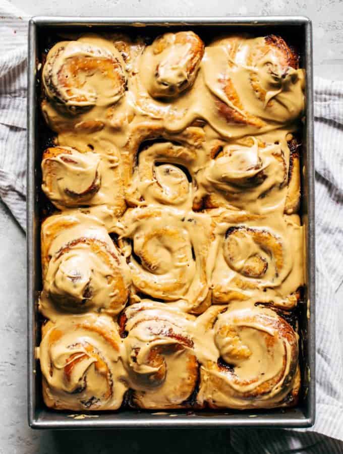 a baking tray full of gingerbread cinnamon rolls