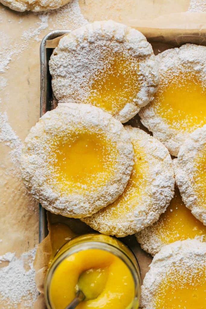 close up on the tops of lemon bar cookies