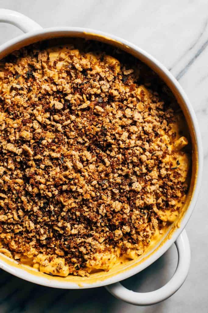 butternut squash mac and cheese topped with a layer of bacon breadcrumbs
