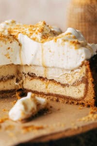 close up on the inside of a double crust maple cheesecake