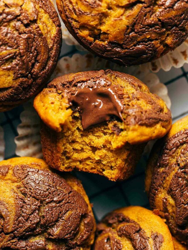 Chocolate Swirled Pumpkin Muffins