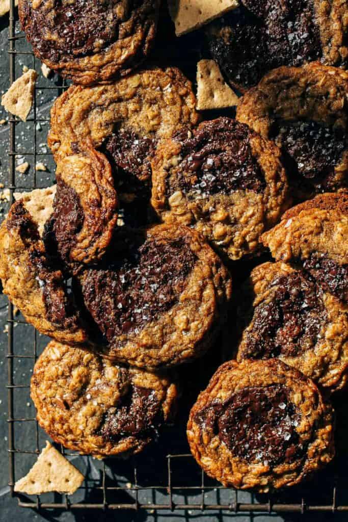 graham cracker cookies on a cooling rack