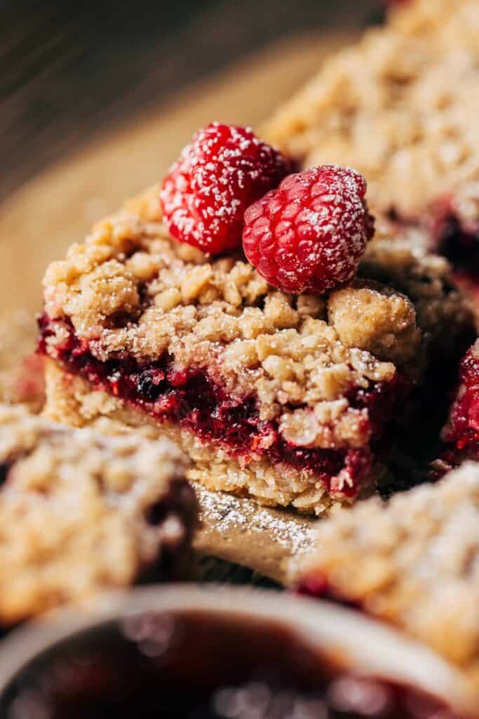 close up on a berry crumble bar