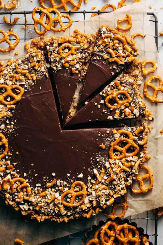 the top of a chocolate tart with a pretzel crust