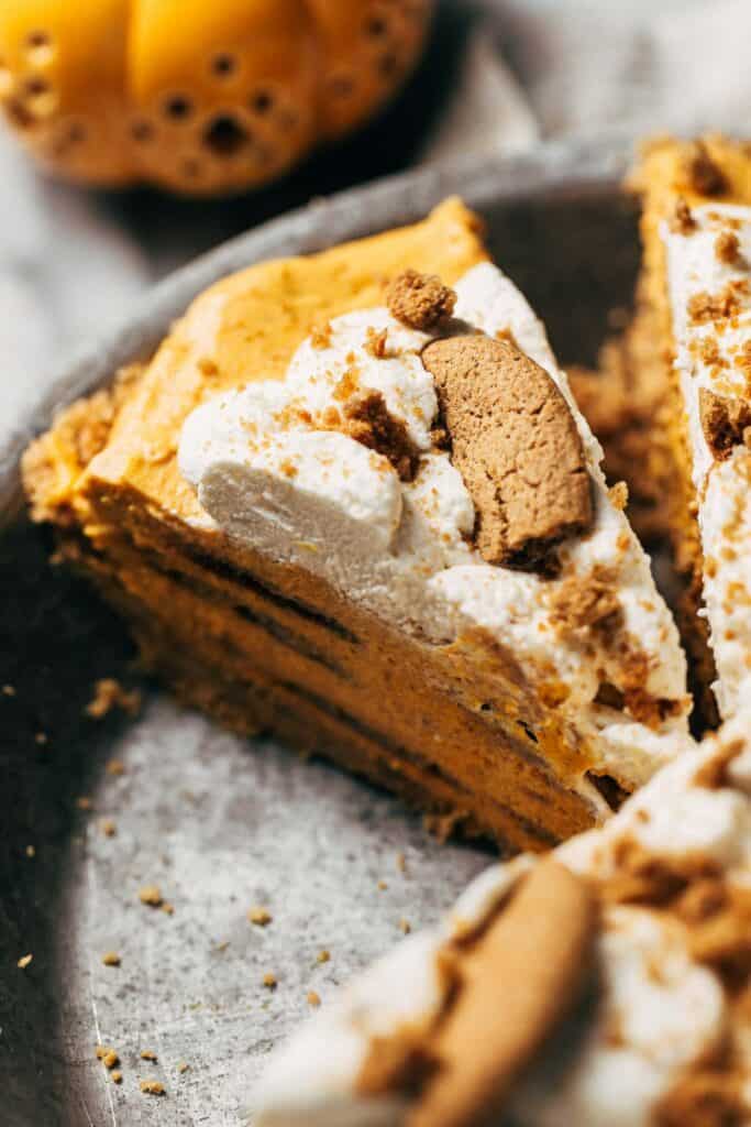 close up on a slice of no bake pumpkin pie with layers of gingersnap cookies