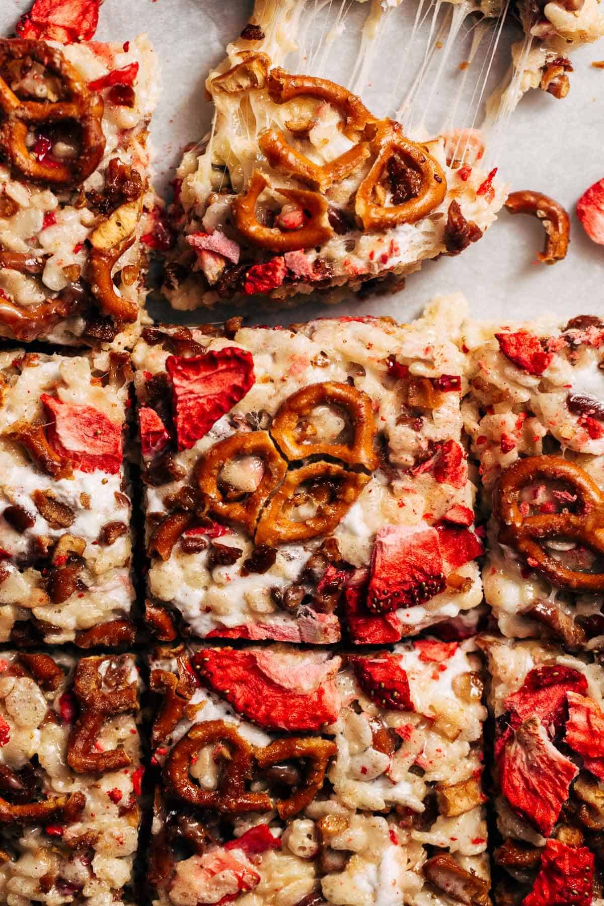 close up on sliced strawberry pretzel marshmallow treats