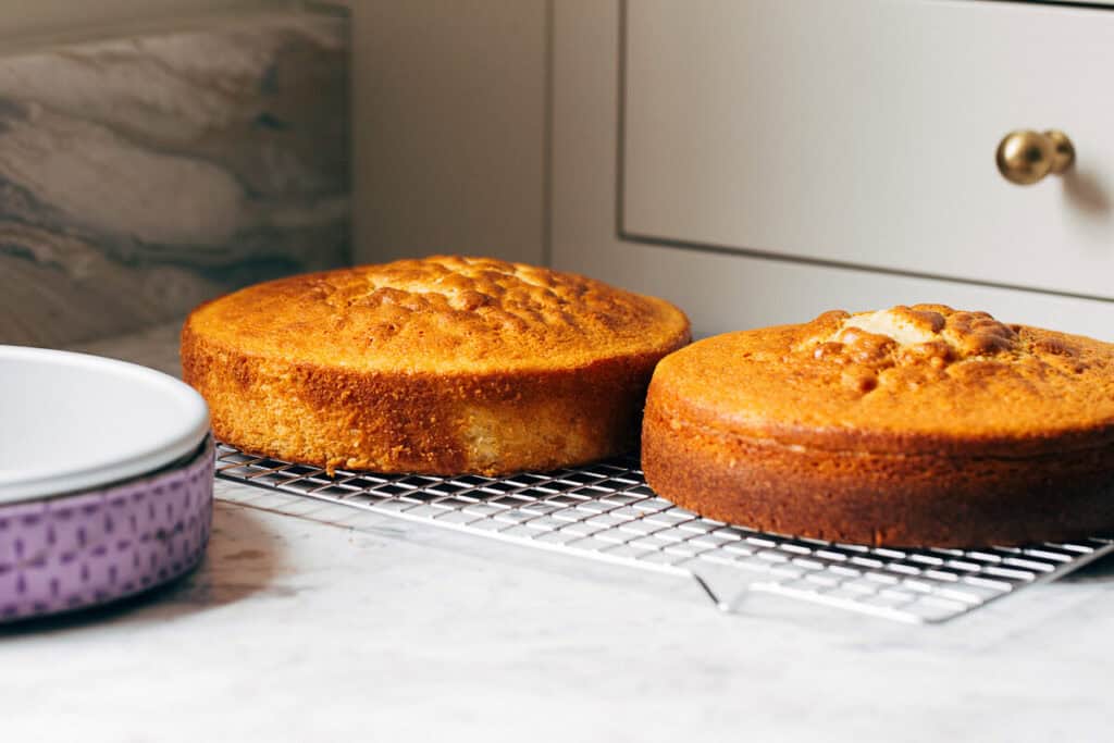 comparison between cake layer baked without a cake strip and cake layer baked with a cake strip