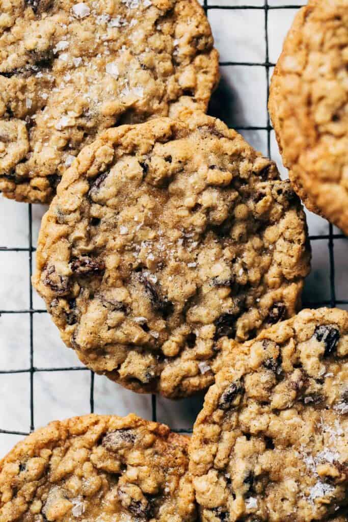 close up on oatmeal raisin cookies