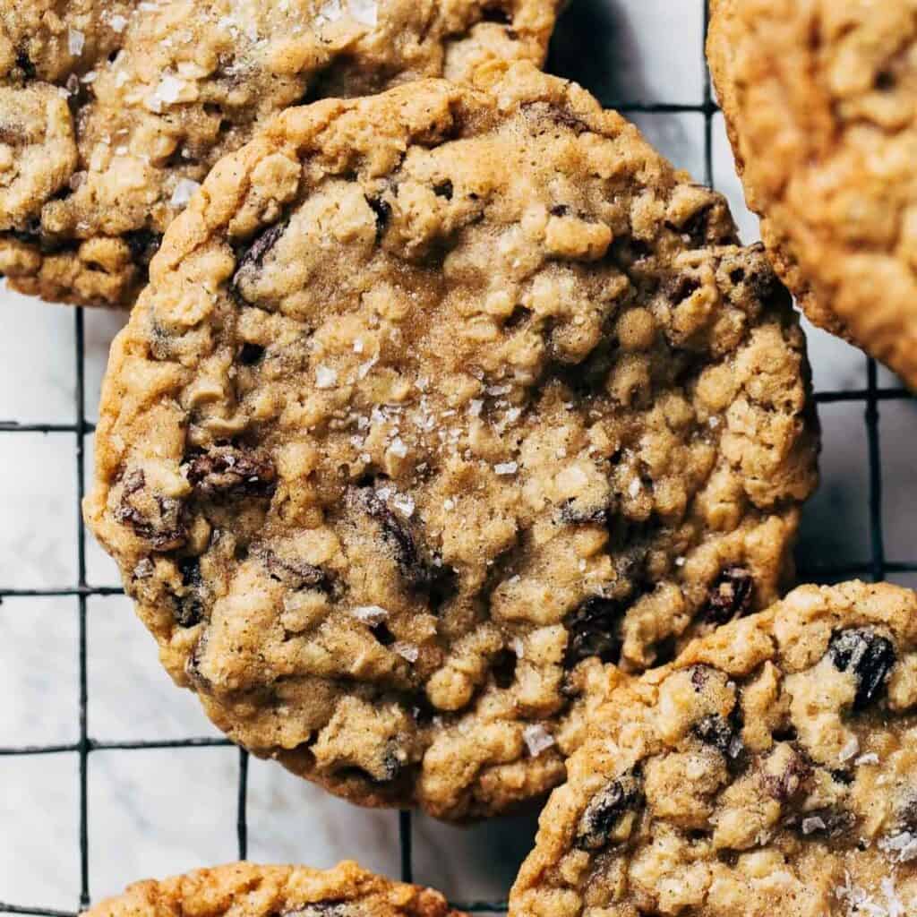 close up on oatmeal raisin cookie