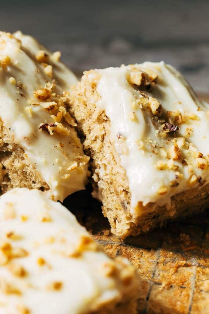 close up on sliced banana sheet cake