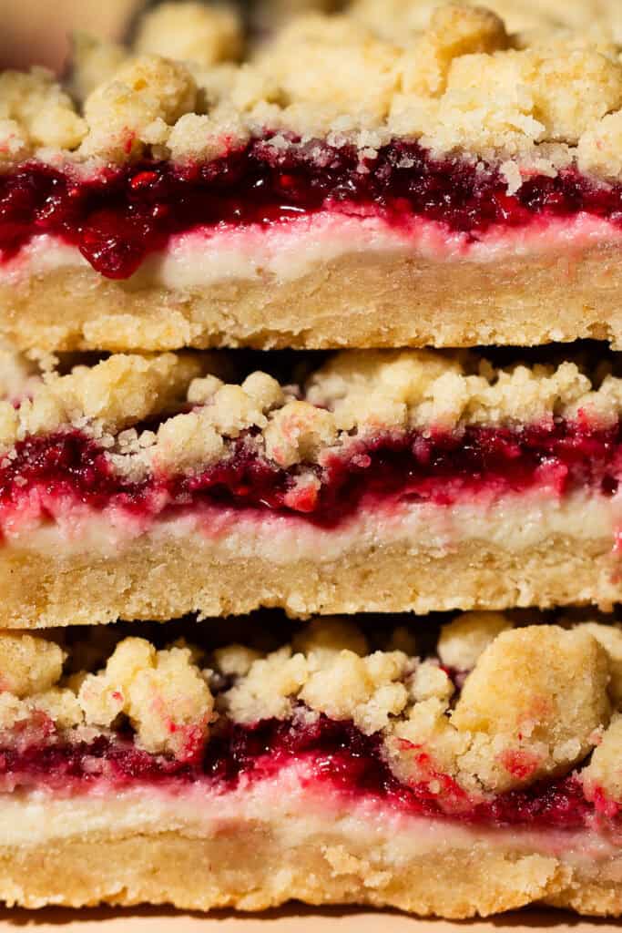 inside raspberry cheesecake crumble bars