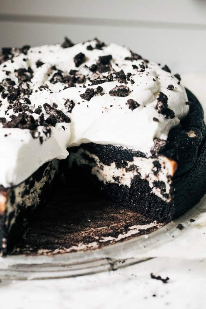 sliced cookies and cream cake