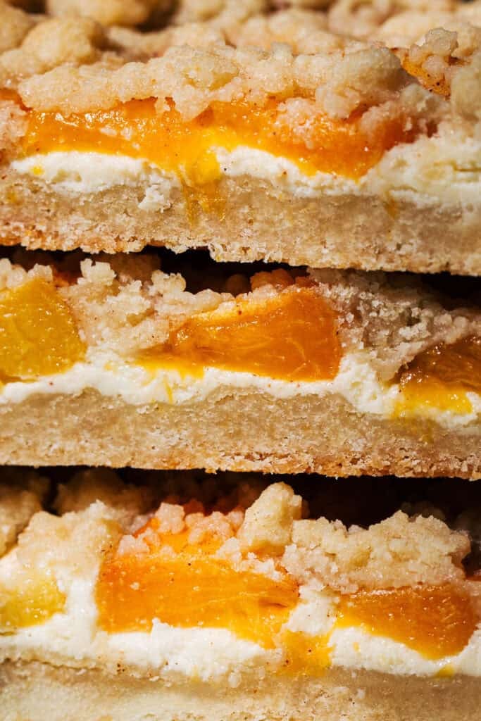 inside peach cheesecake bars