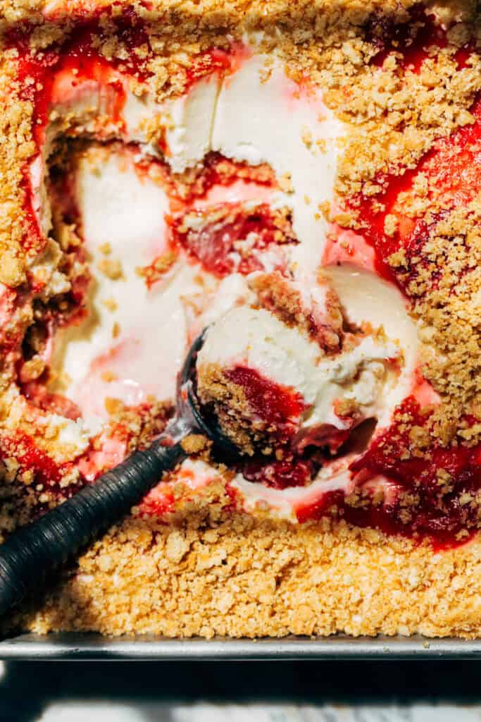 inside a scoopable cheesecake